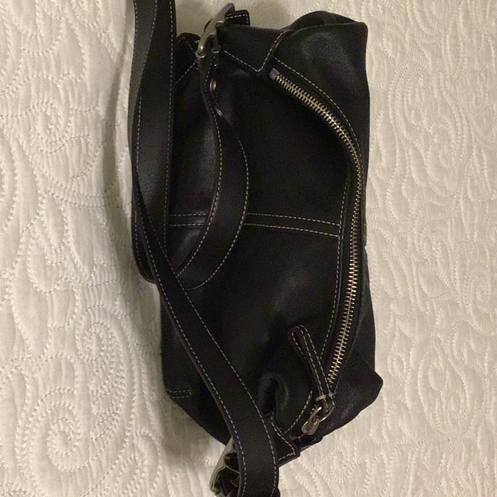 Woman’s black bag - Picture 2 of 7